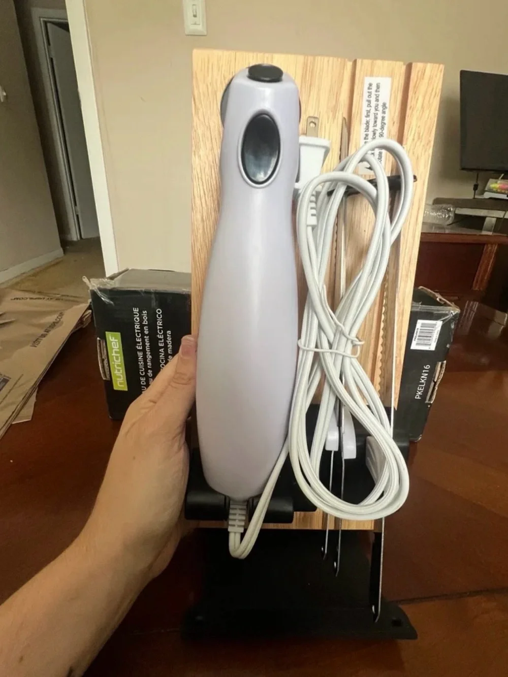 Nutrichef Electric Carving Knife Set with Wooden Block - White